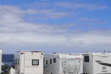 Quejas por la presencia constante de caravanas y campistas en Hoya del Pozo/TA.